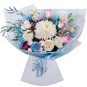 Magnum White Chrysanthemum - 1, Pink rose 50 cm - 5, White rose 50 cm - 6, Blue carnation - 8, lisianthus - 2, Peony sprayrose - 4, Pink Lisianthus (Eustoma) - 2, Ruscus italian, Dried flowers in assortment, Wrapping Paper