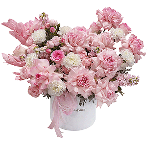 Peony rose pink 'OHara' - 7, Rose Pink 50 cm Ecuador (Chelo, Hermosa, Novia, Titanik, Engagement, Pink Mondiale) - 10, Matthiola Lilac - 5, Baltica White Spray Chrysanthemum - 3, Bright pink spray rose mix, 50 cm - 4, Carnation white, cream - 25, Round flower box medium, Oasis, Pistachio, Dried flowers in assortment, Ribbon