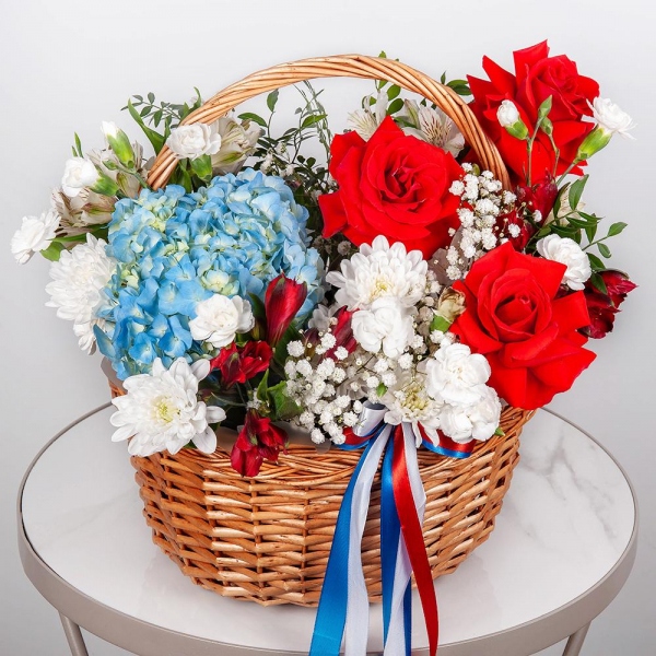Red rose Nina 50 cm - 5, Gypsophila - 1, White spray carnation - 4, Blue/purple hydrangea - 1, Alstromeria white, soft pink - 5, Alstromeria Red, Bright Pink - 3, Baltica White Spray Chrysanthemum - 1, Medium Basket, Oasis, Pistachio, Ribbon
