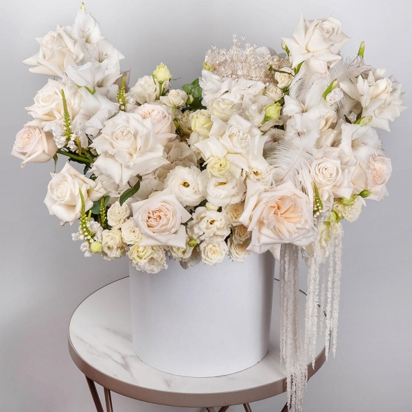 Peony style roses - 5, White rose 50 cm Ecuador - 10, lisianthus - 4, Spray rose: white, cream, light pink 50 cm - 12, White spray carnation - 13, White Gladiolus - 5,  White Hydrangea - 1, Round flower box medium, Oasis, Veronica spray, Eucalyptus, Amaranth stabilized, Feathers decor., Decorative crown