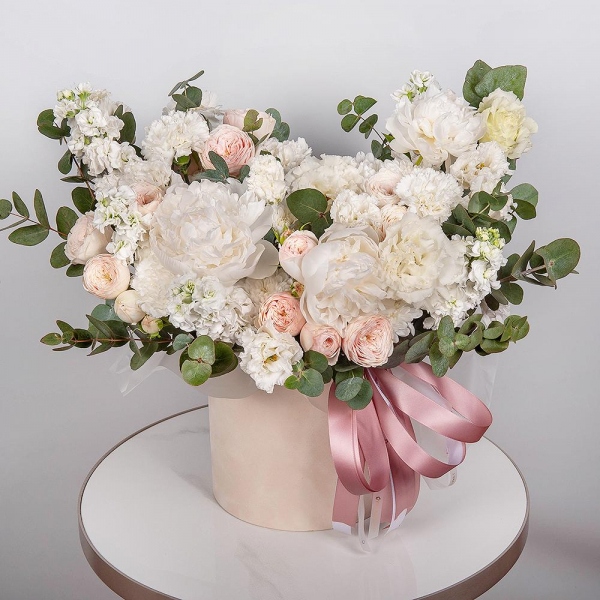 Peony white - 3, Baltica White Spray Chrysanthemum - 4, Peony sprayrose - 4, White Matthiola - 7, Carnation white, cream - 9, lisianthus - 5, Round flower box medium, Oasis, Eucalyptus, Ribbon