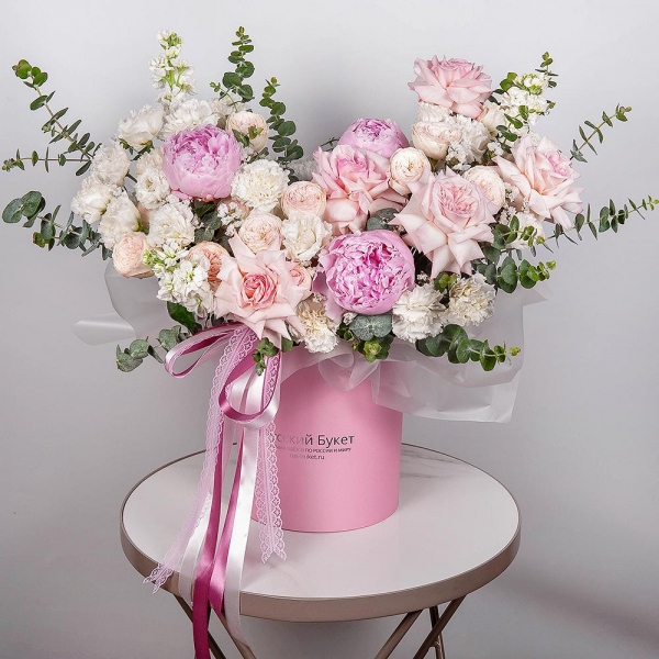 Peony pink - 3, Peony sprayrose - 3, Baltica White Spray Chrysanthemum - 3, White Matthiola - 3, lisianthus - 5, Carnation white, cream - 19, Rose Esperance - 9, Round flower box medium, Oasis, White statice, Eucalyptus, Ribbon