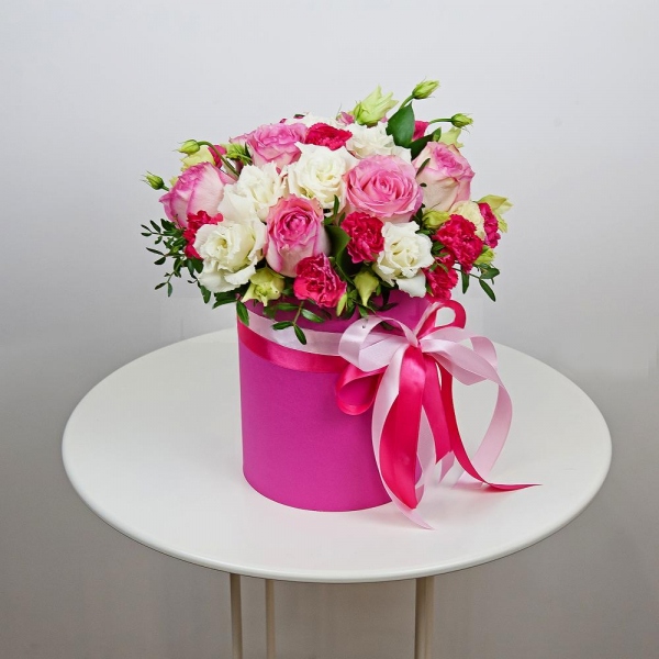 Pink rose 50 cm - 11, lisianthus - 5, Pink spray carnation - 5, Round flower box small , Oasis, Film, Pistachio, Ruscus, Ribbon