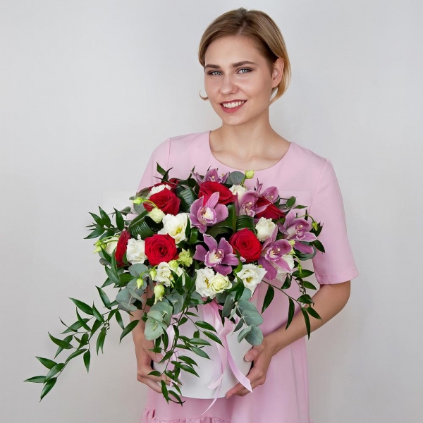 Red rose 50 cm - 11, Pink Cymbidium Orchid Bud - 11, lisianthus - 7, Round flower box medium, Film, Oasis, Eucalyptus Cinerea, Flask for orchids, Aspidistra (1 pc.), Ruscus italian, Ribbon