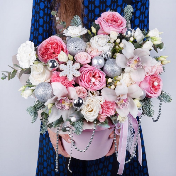 White Cymbidium Orchid Bud - 5, White rose 50 cm - 6, Peony rose pink 'OHara' - 4, Bright pink spray rose mix, 50 cm - 3, Pink carnation - 4, lisianthus - 4, Carnation white, cream - 5, Round flower box medium, Oasis, Spruce branches (1pc.), Eucalyptus Cinerea, Flask for orchids, Hypericum, Christmas decor (set), Wrapping Paper