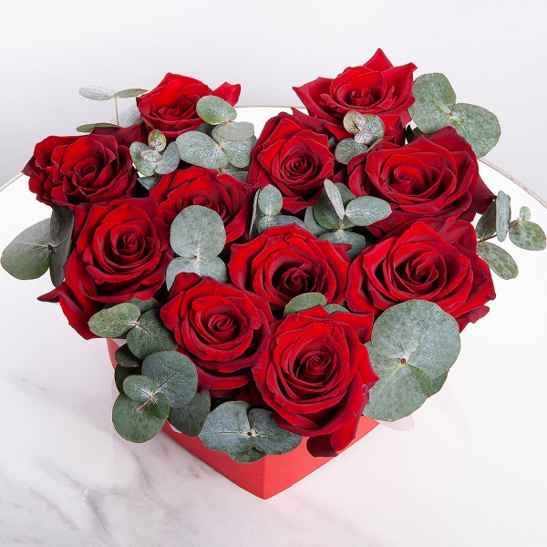 Red rose 50 cm - 19, Heart‑shaped box for arrangements, Oasis, Eucalyptus