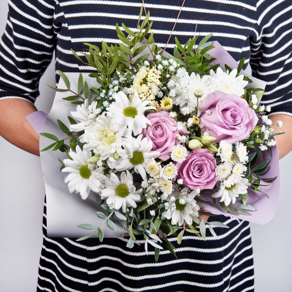 Pink rose 50 cm - 3, Bacardi White Spray Chrysanthemum - 2, Gypsophila - 1, lisianthus - 1, Athos poms Stallion - 2, Oasis, White statice, Wrapping Paper, Pistachio