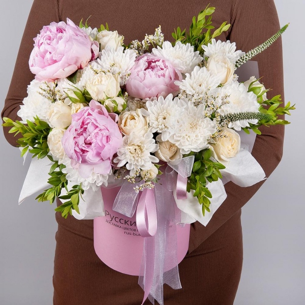 Peony pink - 3, Peony sprayrose - 3, Baltica White Spray Chrysanthemum - 3, Round flower box small , Oasis, Veronica spray, Pistachio, Limonium (1 pc.), Wrapping Paper