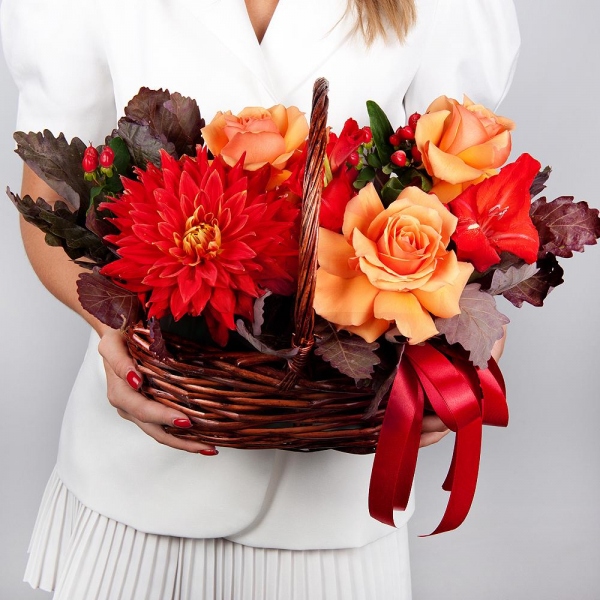 Red, Burgundy Dahlia - 1, Red Gladiolus - 1, Rose Orange 50 cm Ecuador (High Magic, High Yollow Magic) - 5, Small Basket, Oasis, Hypericum, Salal, Ribbon