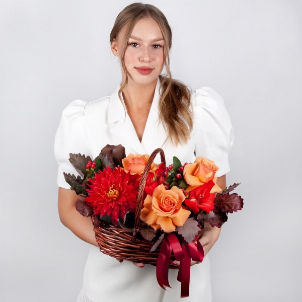 Red, Burgundy Dahlia - 1, Red Gladiolus - 1, Rose Orange 50 cm Ecuador (High Magic, High Yollow Magic) - 7, Small Basket, Oasis, Hypericum, Salal, Ribbon