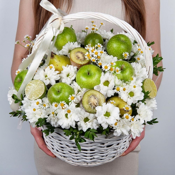 Bacardi White Spray Chrysanthemum - 6, Chamomile - 4, Medium Basket, Oasis, Pistachio, Apple, 1 pc., Kiwi, Lemon, 1 pc., Pear, Wooden skewer, Ribbon