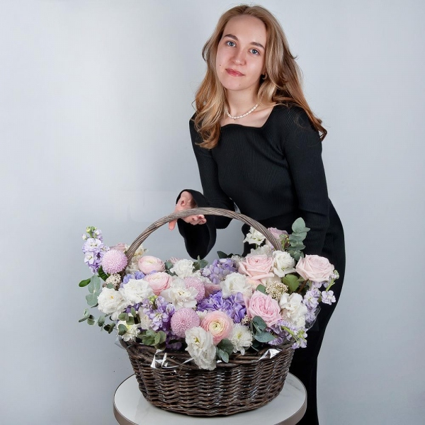 Baltica White Spray Chrysanthemum - 2, Ranunculus Pink - 5, Peony rose pink 'OHara' - 15, Blue/purple hydrangea - 3, lisianthus - 4, Matthiola Lilac - 5, Momoko Chrysanthemum - 3, Medium Basket, Oasis, Ozotamnus, Eucalyptus