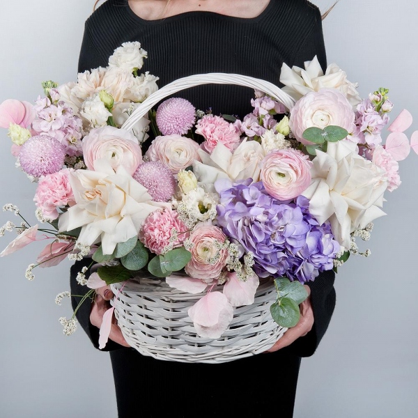 Momoko Chrysanthemum - 3, Peony style roses - 7, Ranunculus Pink - 5, Matthiola Lilac - 3, lisianthus - 2, Pink carnation - 9, Medium Basket, Oasis, Limonium (1 pc.), Dried flowers in assortment, Eucalyptus