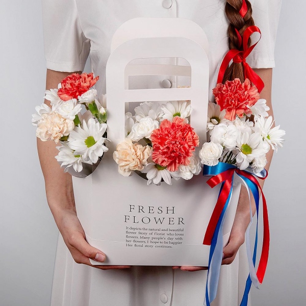 Bacardi White Spray Chrysanthemum - 1, Orange carnation - 4, White spray carnation - 2, Carnation white, cream - 5, Flower bag, Oasis, Ribbon