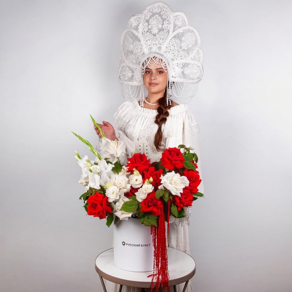 White rose 50 cm Ecuador - 17, Red rose Nina 50 cm - 20, White Gladiolus - 4, lisianthus - 3, Round flower box medium, Oasis, Amaranth stabilized,  Raspberry branch