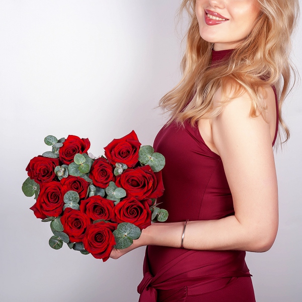 Red rose 50 cm - 19, Heart‑shaped box for arrangements, Oasis, Eucalyptus