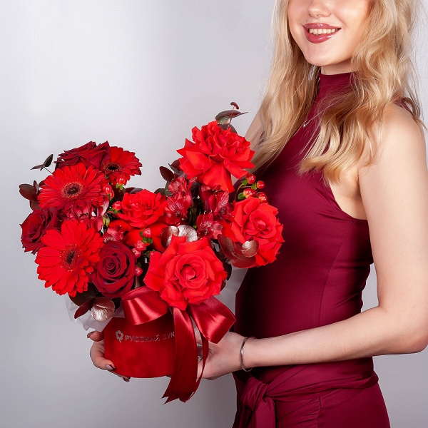 Red rose Nina 50 cm - 6, Rose Red 50 cm Ecuador - 5, Gerbera red - 3, Alstromeria Red, Bright Pink - 7, Round flower box small , Oasis, Ribbon, Hypericum, Eucalyptus