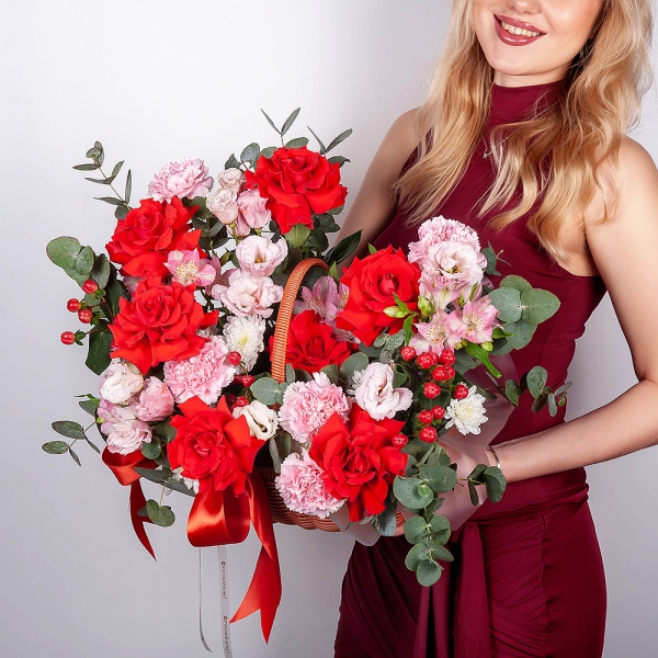 Red rose Nina 50 cm - 11, Pink Lisianthus (Eustoma) - 3, Baltica White Spray Chrysanthemum - 1, Pink carnation - 9, Alstromeria white, soft pink - 8, Small Basket, Oasis, Hypericum, Eucalyptus, Ribbon