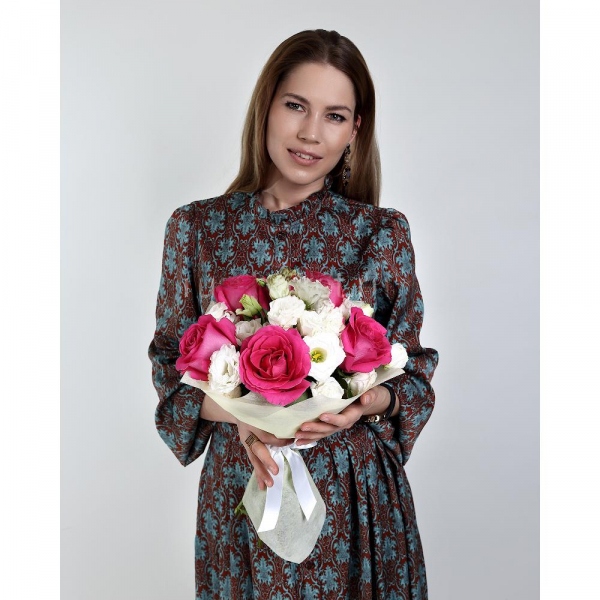 lisianthus - 5, Rose Fuchsia 50 cm Ecuador (Pink Floyd, Topaz, Cherry Lady, Gotcha) - 7, Felt, Ribbon