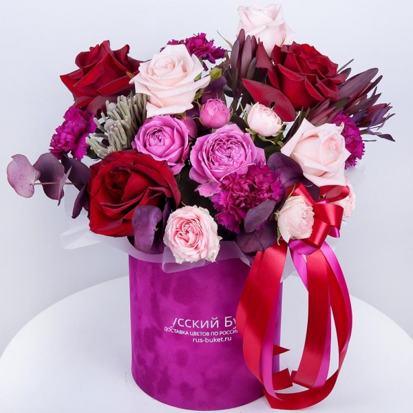 Rose Red 50 cm Ecuador - 4, Pink rose 50 cm - 4, Spray peony rose Misty Bubbles, 50 cm - 4, Pink carnation - 6, Round flower box small , Oasis, Brunia Green Lanuginosa (1 pc.), Eucalyptus Cinerea, Leukodendron, Ribbon, Wrapping Paper
