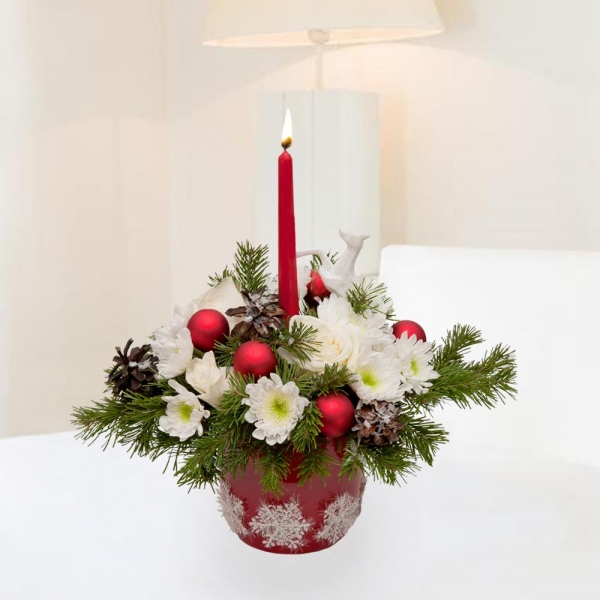 White rose 50 cm - 5, Baltica White Spray Chrysanthemum - 4, Spruce branches (1pc.), Oasis, Ceramic pot, Christmas decor (set), Candle
