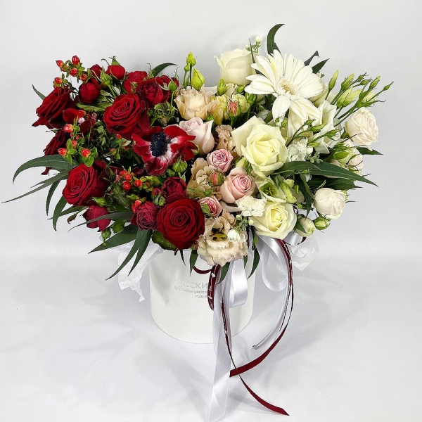 Red anemone - 4, Red rose 50 cm - 11, White rose 50 cm - 7, Pink rose 50 cm - 7, Spray rose: white, cream, light pink 50 cm - 5, White Matthiola - 2, lisianthus - 6, Gerbera white - 1, Spray rose: red 50 cm - 4, Round flower box small , Oasis, Eucalyptus, Hypericum, Wrapping Paper