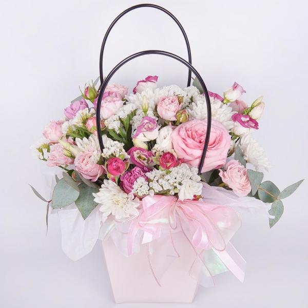 Peony rose pink 'OHara' - 1, Pink Lisianthus (Eustoma) - 1, Bright pink spray rose mix, 50 cm - 5, Baltica White Spray Chrysanthemum - 4, Flower bag, Eucalyptus Cinerea, White statice, Oasis, Ribbon