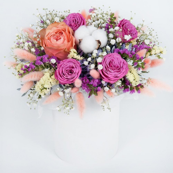 Peony rose Kahala 50 cm - 1, Bright pink spray rose mix, 50 cm - 2, Gypsophila - 1, Round flower box small , Oasis, Pistachio, Pink Statice, Cotton bud, Dried flowers in assortment, Yellow Statice