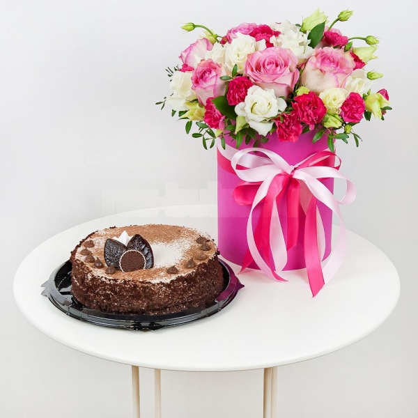 Pink rose 50 cm - 10, lisianthus - 4, Pink spray carnation - 4, Round flower box small , Oasis, Film, Pistachio, Ruscus, Ribbon, Cake in assortment