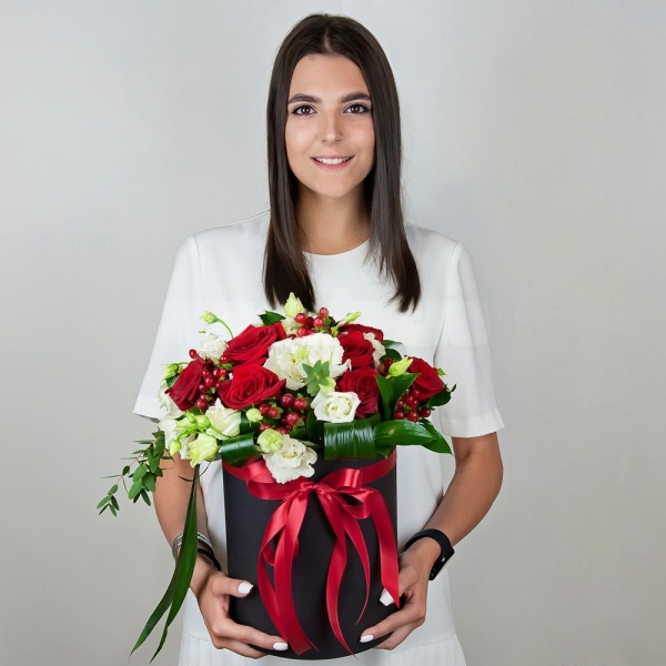 Red rose 50 cm - 12, lisianthus - 7, Round flower box medium, Oasis, Film, Ruscus, Aspidistra (1 pc.), Hypericum, Eucalyptus parvifolia (1 pc.), Ribbon