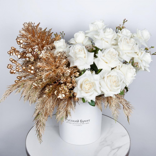 White rose 50 cm Ecuador - 21, Oasis, Round flower box medium, Waxflower (1 pc.), Hypericum, Thuja, Brassica