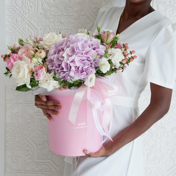 Pink Hydrangea - 1, White rose 50 cm - 5, Pink rose 50 cm - 5, Peony sprayrose - 2, lisianthus - 2, Pink carnation - 10, White spray carnation - 5, Alstromeria white, soft pink - 6, Spray rose: white, cream, light pink 50 cm - 2, Pink Lisianthus (Eustoma) - 1, Round flower box medium, Oasis, Ribbon, Ozotamnus, Hypericum, Pistachio