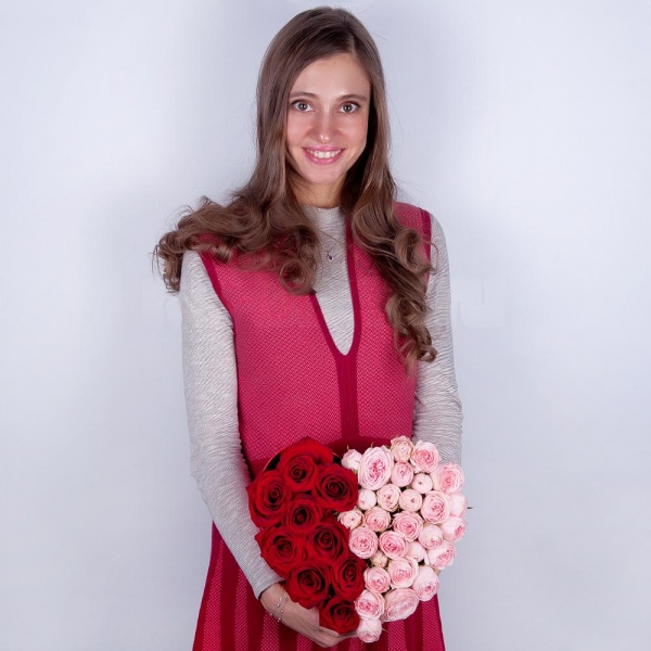 Red rose 50 cm - 15, Peony sprayrose - 7, Heart‑shaped box for arrangements, Oasis