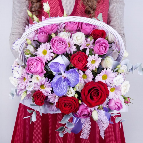 Vanda Orchid bud - 2, Bacardi Pink Spray Chrysanthemum - 3, Spray peony rose Misty Bubbles, 50 cm - 2, Purple Lisianthus (Eustoma) - 3, Red rose 50 cm - 6, Medium Basket, Oasis, Eucalyptus Cinerea, Flask for orchids, Aspidistra (1 pc.), Pistachio, Ribbon