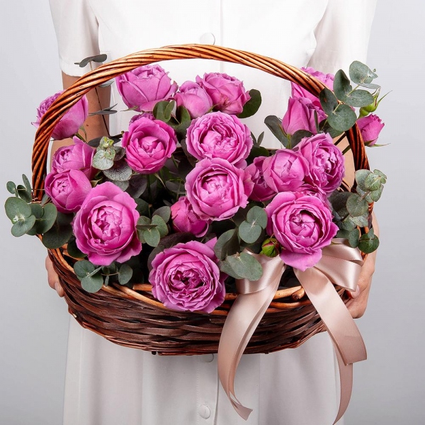 Spray peony rose Misty Bubbles, 50 cm - 11, Medium Basket, Oasis, Eucalyptus, Ribbon