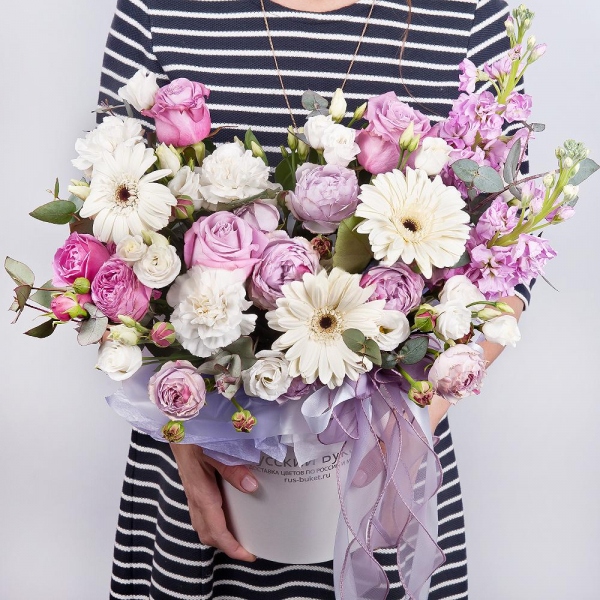 Gerbera white - 5, Pink Matthiola - 2, Spray peony rose Lavander, 50 cm - 4, Pink rose 50 cm - 7, Carnation white, cream - 7, lisianthus - 3, Round flower box small , Oasis, Wrapping Paper, Eucalyptus
