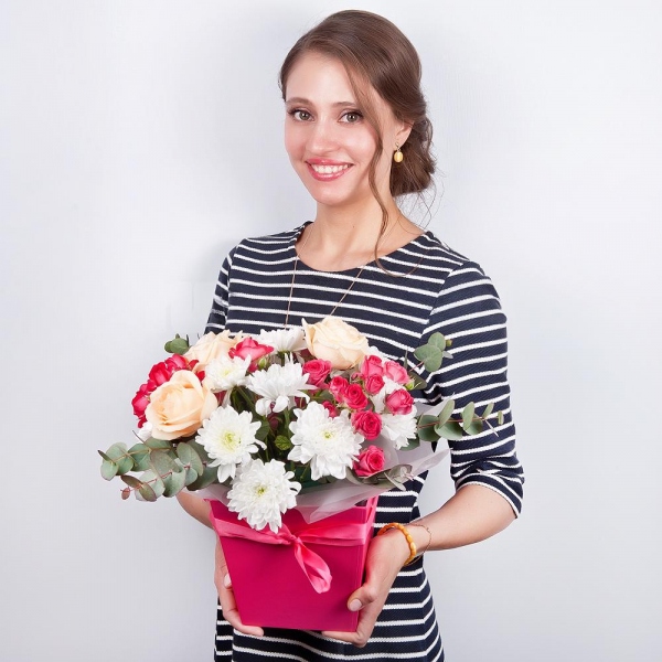 Rose Cream 50 cm - 3, Baltica White Spray Chrysanthemum - 3, Bright pink spray rose mix, 50 cm - 4, Composition Box, Oasis, Eucalyptus Cinerea, Wrapping Paper