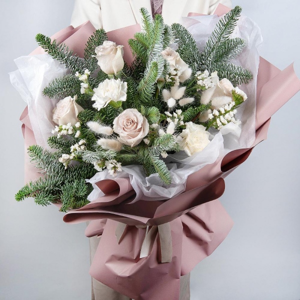 Rose Pink 50 cm Ecuador (Chelo, Hermosa, Novia, Titanik, Engagement, Pink Mondiale) - 5, Carnation white, cream - 4, Spruce branches (1pc.), Dried flowers in assortment, Wrapping Paper, White statice