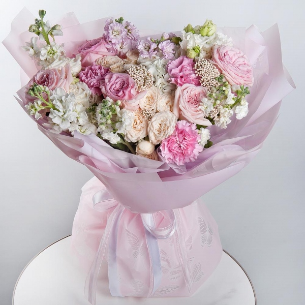  White Hydrangea - 1, Peony style roses - 5, Peony sprayrose - 2, White Matthiola - 5, lisianthus - 3, Pink carnation - 9, Ozotamnus, Wrapping Paper
