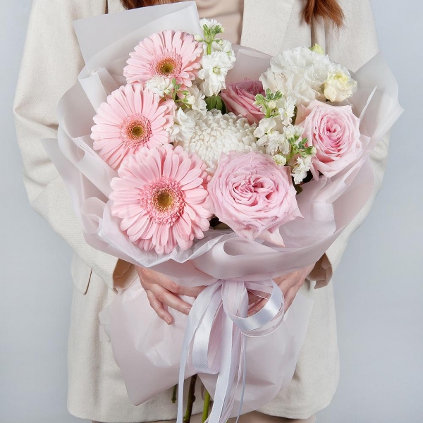 Chrysanthemum white Bigoudi - 1, Gerbera pink - 7, Peony rose pink 'OHara' - 3, White Matthiola - 2, lisianthus - 3, Wrapping Paper
