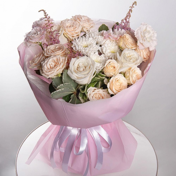 Peony sprayrose - 5, Pink Lisianthus (Eustoma) - 2, Baltica White Spray Chrysanthemum - 1, White rose 50 cm Ecuador - 5, Astilbe, Salal, Wrapping Paper