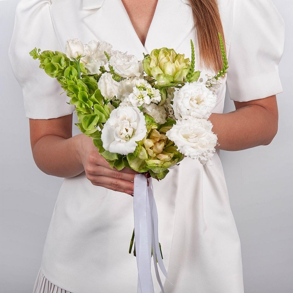 Rose Veggie 50 cm - 3, lisianthus - 3, White Matthiola - 2, Carnation white, cream - 7, Veronica spray, Moluccella, Ribbon