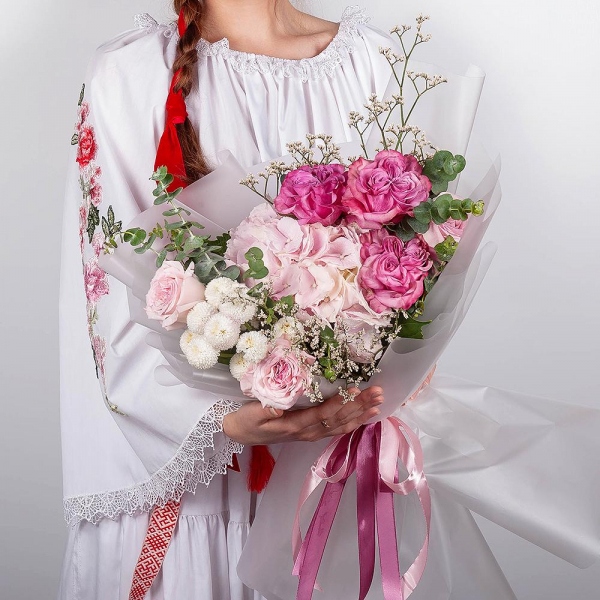 Peony rose pink 'OHara' - 2, Pink Hydrangea - 1, Newton White Spray Chrysanthemum - 5, Pink rose Country Blues 50 cm - 3, Eucalyptus, Limonium (1 pc.), Wrapping Paper, Wrapping Paper