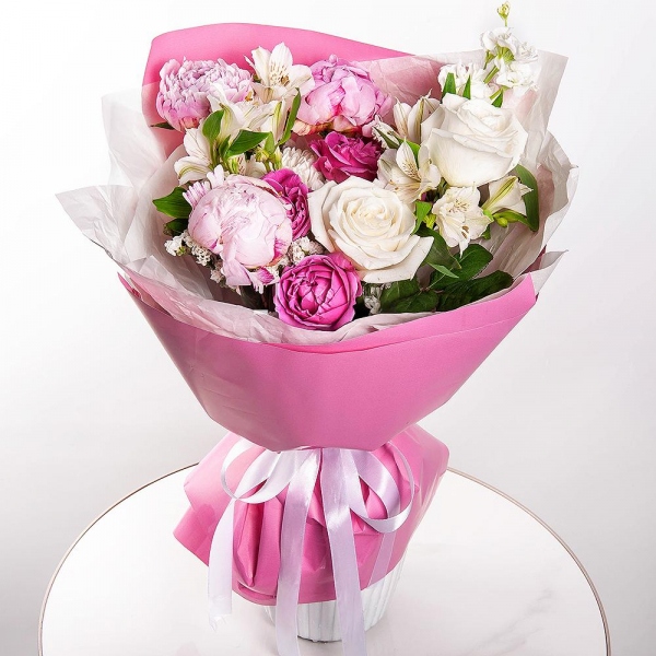 White rose 50 cm Ecuador - 2, Peony pink - 3, Peony sprayrose - 1, White Matthiola - 1, Alstromeria white, soft pink - 9, Baltica White Spray Chrysanthemum - 1, Wrapping Paper, White statice