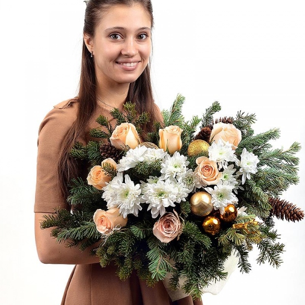 Pink rose 50 cm - 10, Baltica White Spray Chrysanthemum - 3, Felt, Ribbon, Spruce branches (1pc.), Christmas decor (set)