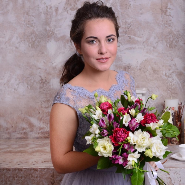 Freesia - 13, Pink carnation - 7, Alstromeria lilac, purple - 6, lisianthus - 3, Salal, Ribbon