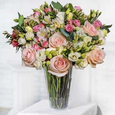 Rose Cream 50 cm - 7, Spray rose 50 cm (multiple small blooms on a stem) - 7, lisianthus - 7, Alstromeria white, soft pink - 5, Pistachio, Eucalyptus Cinerea, Sisal, Ribbon