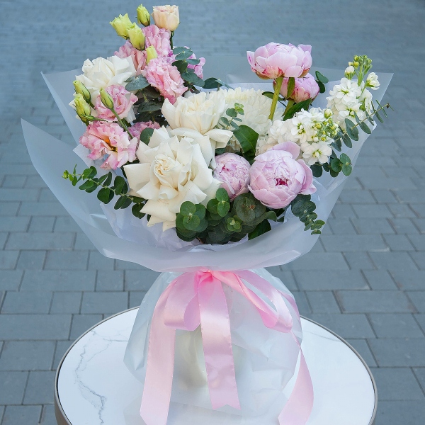 Magnum White Chrysanthemum - 1, White rose 50 cm Ecuador - 7, Peony pink - 4, Pink Lisianthus (Eustoma) - 2, White Matthiola - 2, Eucalyptus populus (1 pc.), Wrapping Paper