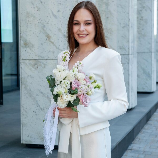 Lilac rose Bounty Way, 50 cm - 7, White Matthiola - 7, lisianthus - 6, Eucalyptus baby blue (1 pc.), Ribbon