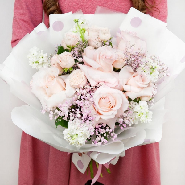 White Matthiola - 7, Spray rose: white, cream, light pink 50 cm - 4, Rose Pink 50 cm Ecuador (Chelo, Hermosa, Novia, Titanik, Engagement, Pink Mondiale) - 7, Colored gypsophila - 3, Wrapping Paper